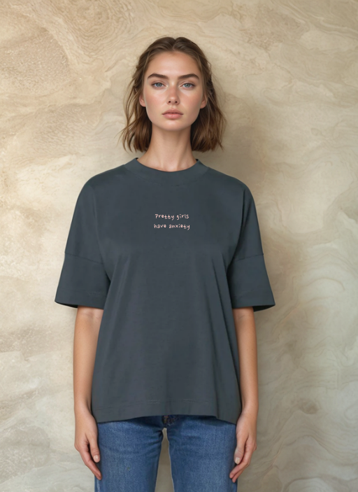 Pretty Girls Have Anxiety - Oversized Тениска (опция за бродерия)